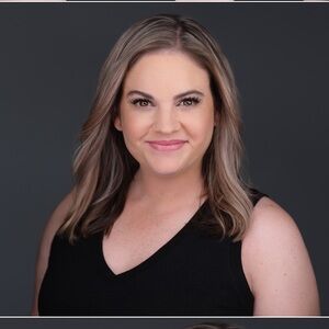 Meet your Posher, Apryl